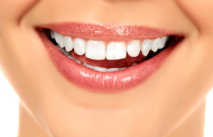 uśmiech - białe zęby